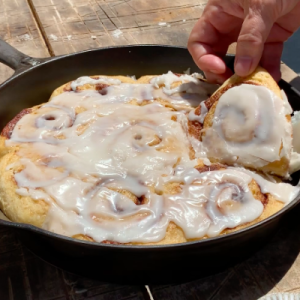 cinnamon rolls 1 400x400 1